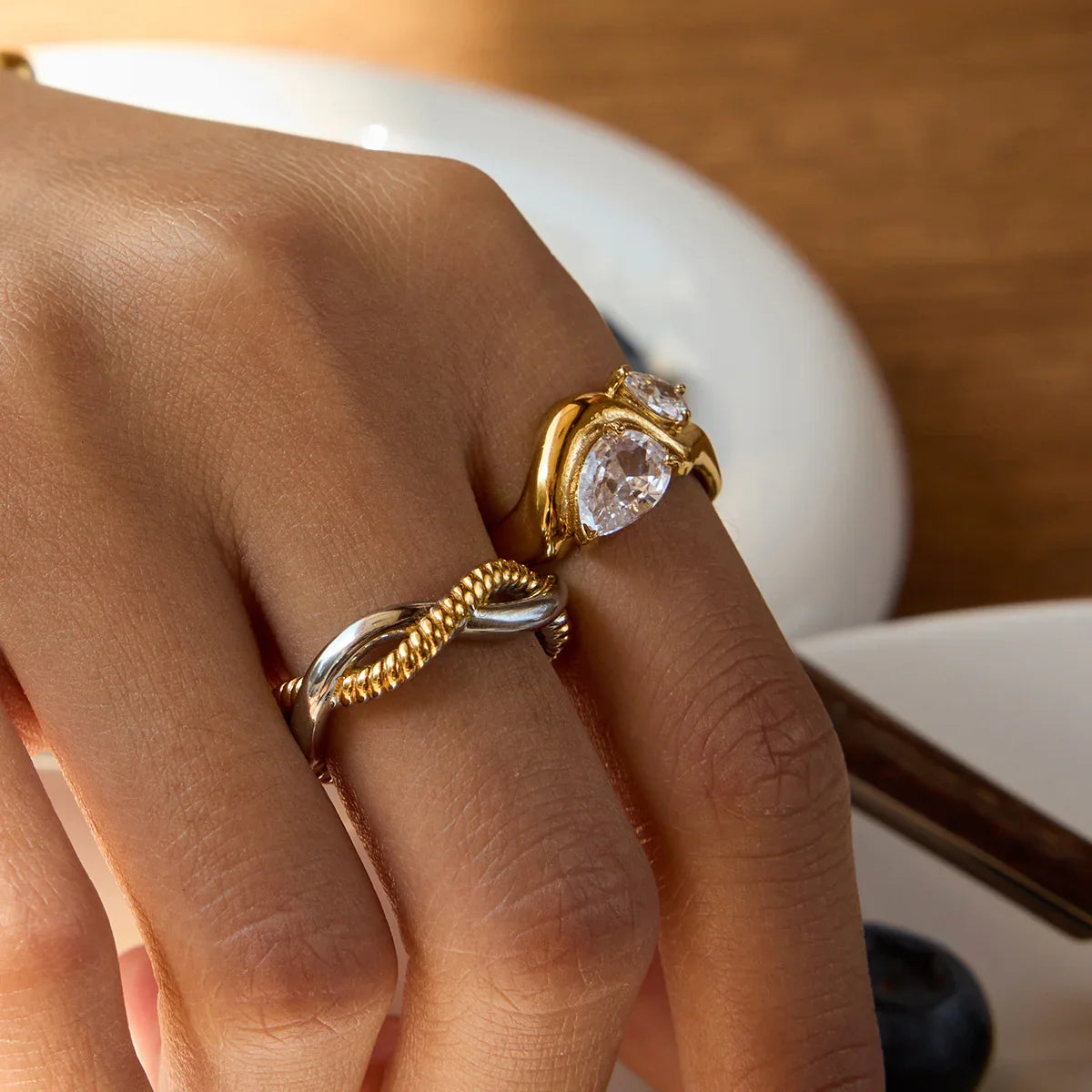 [VA]Soletta Diamant-Tropfen-Ring aus Gold