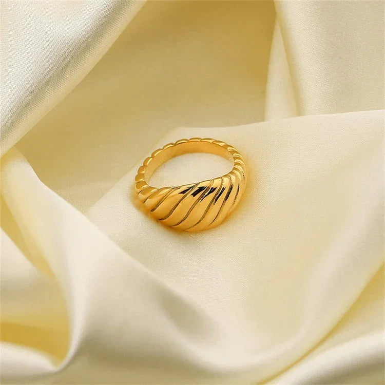 [VA]Ylenna Gold Croissant-Ring