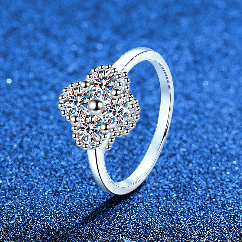 [VA]ELEGANTER VIERBLÄTTRIGER KLEEBATT-MOISSANIT-RING