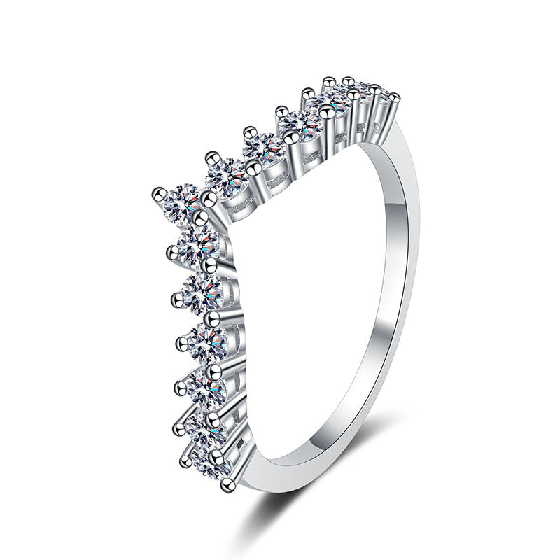 [VA]ELEGANTER V-FÖRMIGER CHEVRON-MOISSANIT-RING