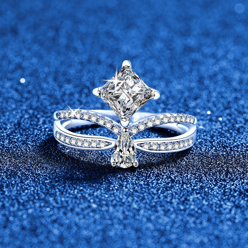 [VA]ELEGANTER MOISSANIT-RING MIT DOPPELTER VERDREHUNG