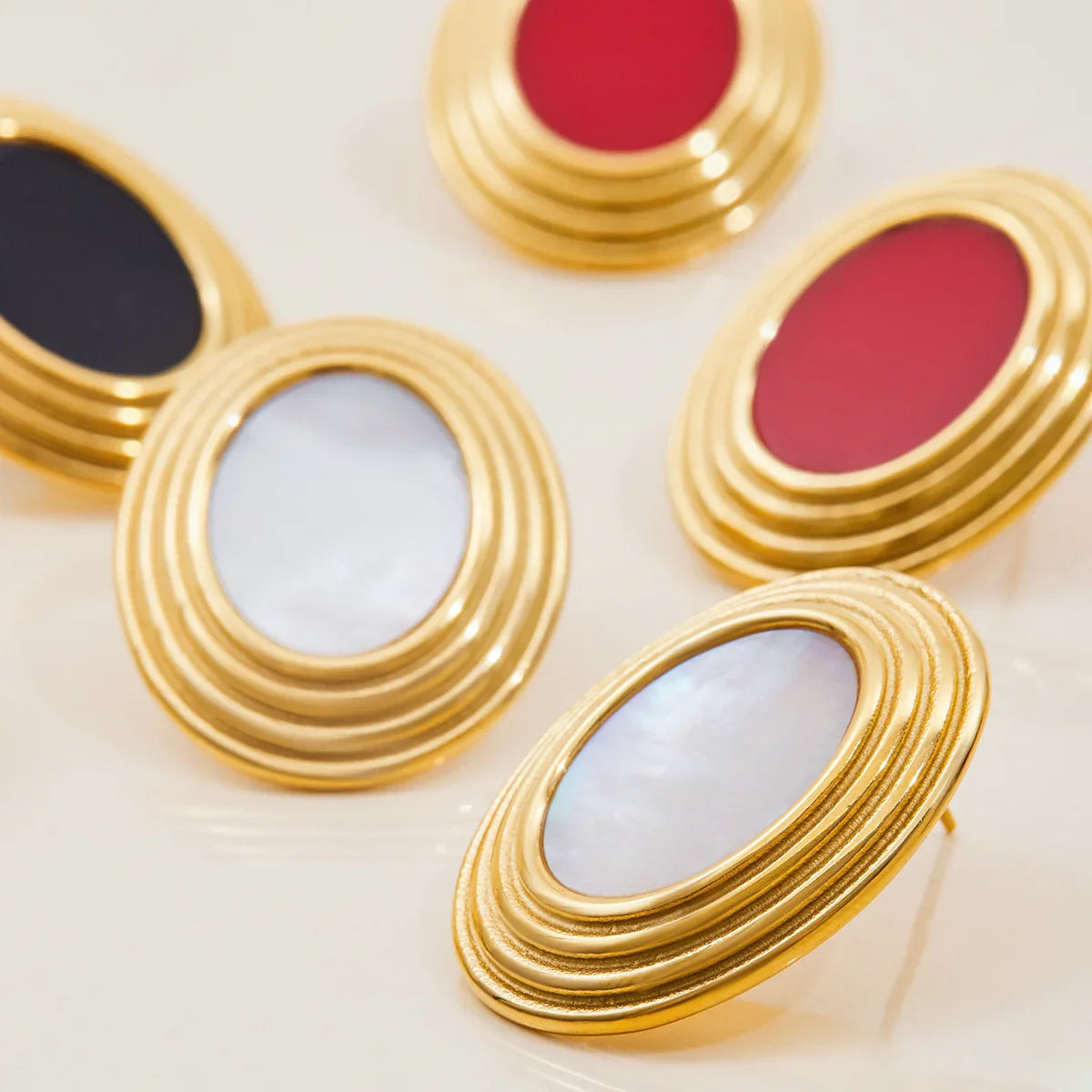 [VA]Ruthie Ohrringe mit Gold-Emaille