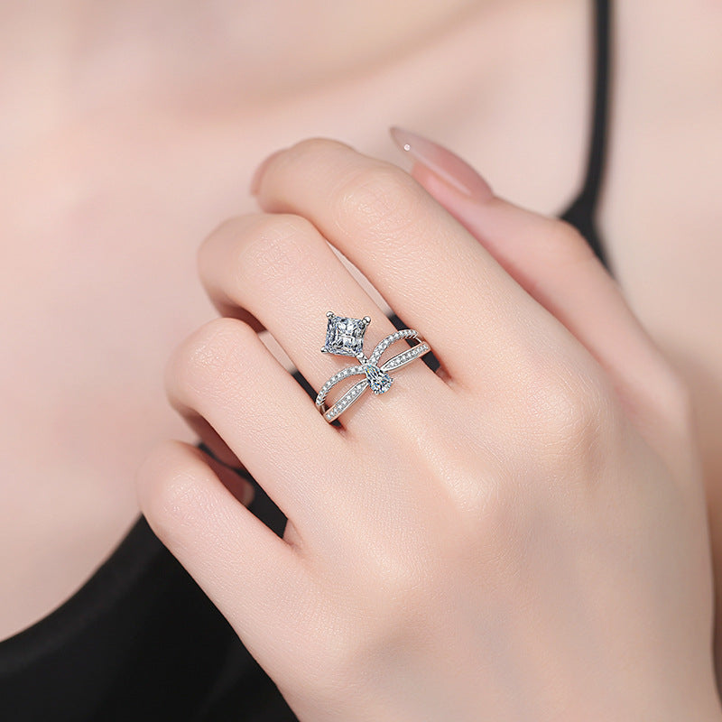 [VA]ELEGANTER MOISSANIT-RING MIT DOPPELTER VERDREHUNG