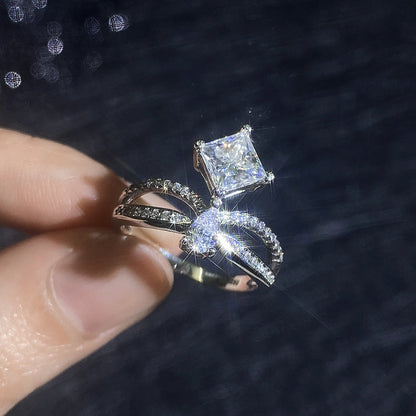 [VA]ELEGANT DOUBLE-TWISTED MOISSANITE RING