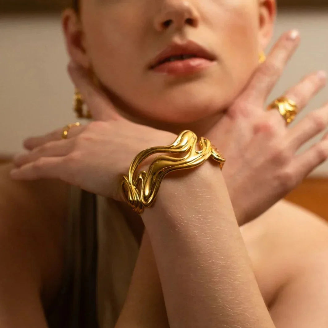 [VA]Anissa Wavy Gold Bracelet
