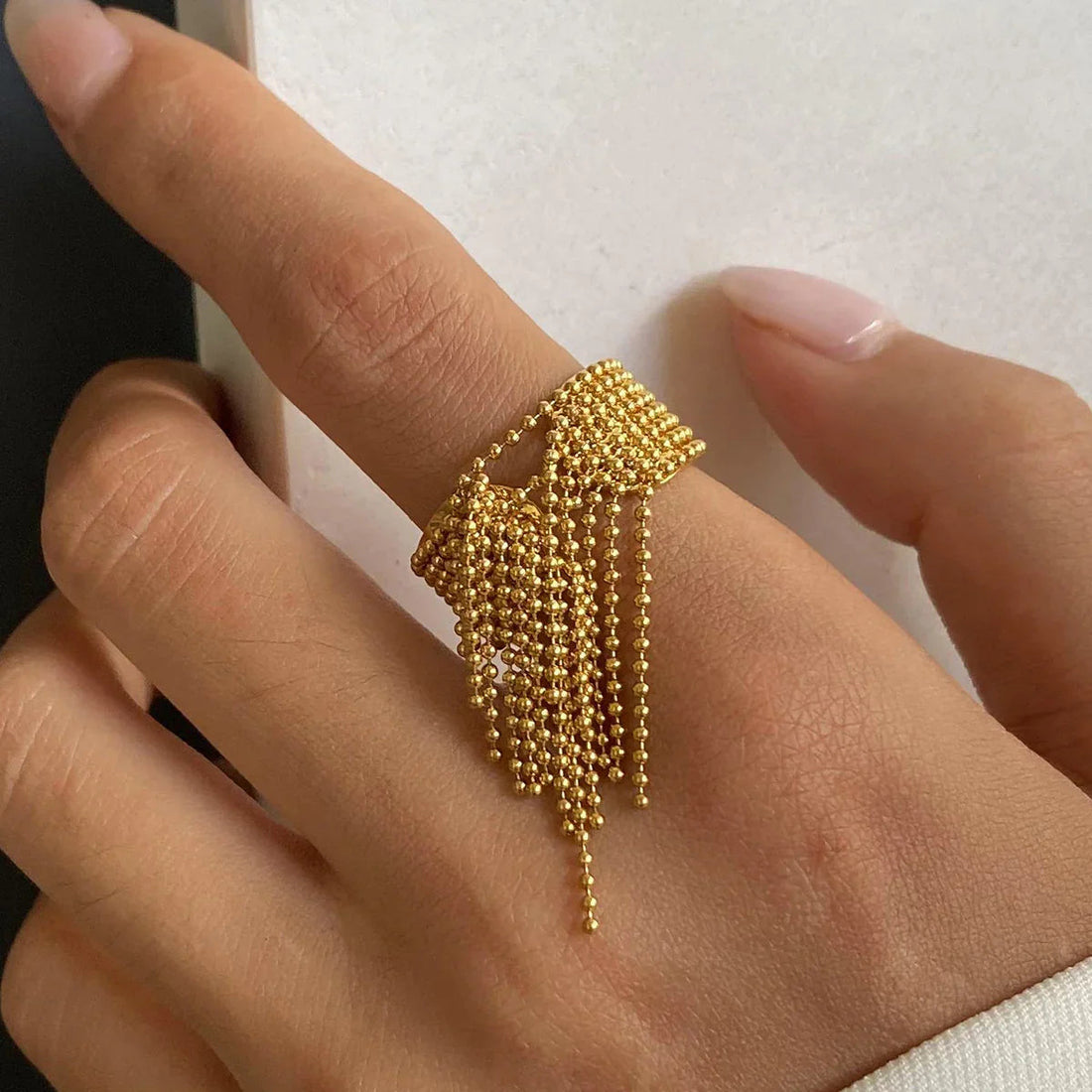 [VA]Krystelle Ring mit goldenen Quasten