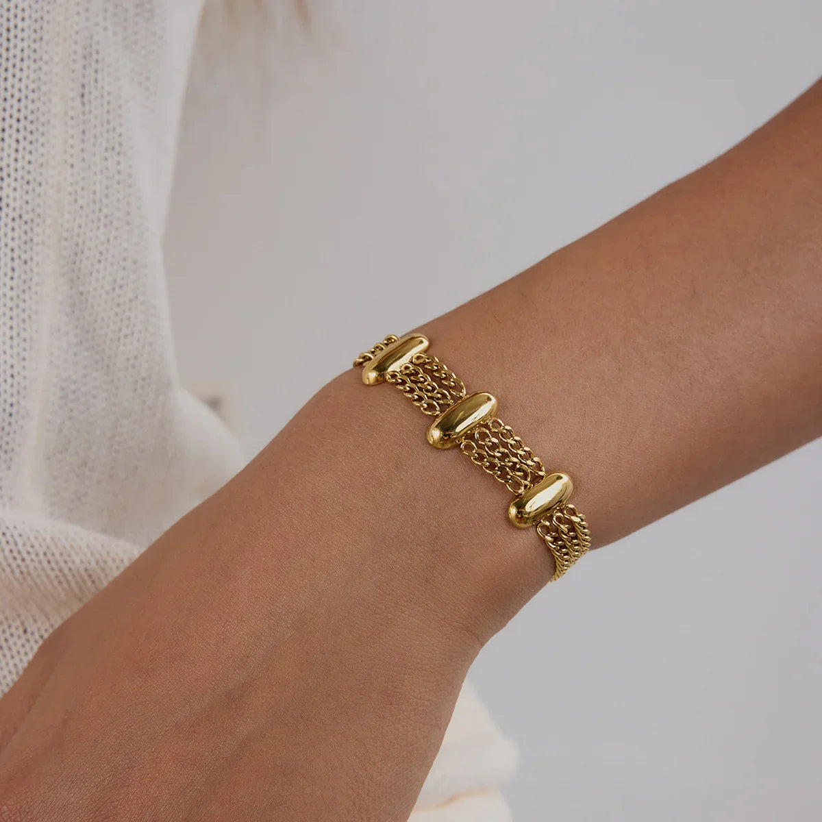 {
  "[VA]Kathleen Layered Chain Gold Bracelet": "[VA]キャスリーン レイヤードチェーン ゴールドブレスレット"
}