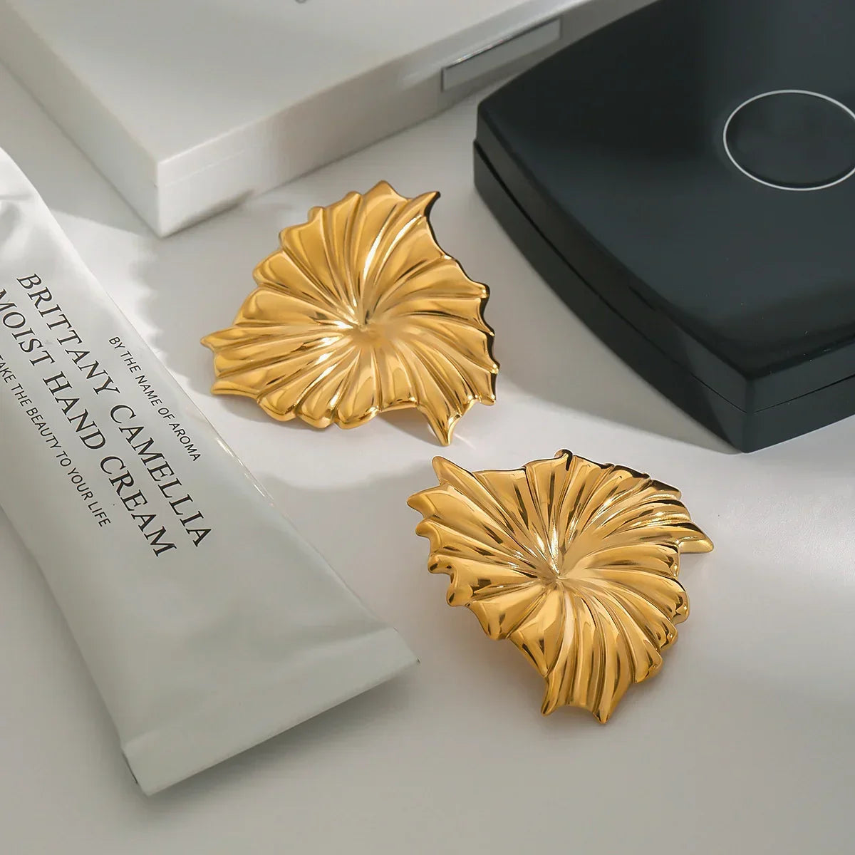 [VA]Rafaela Sculpted Petal Gold-Ohrringe