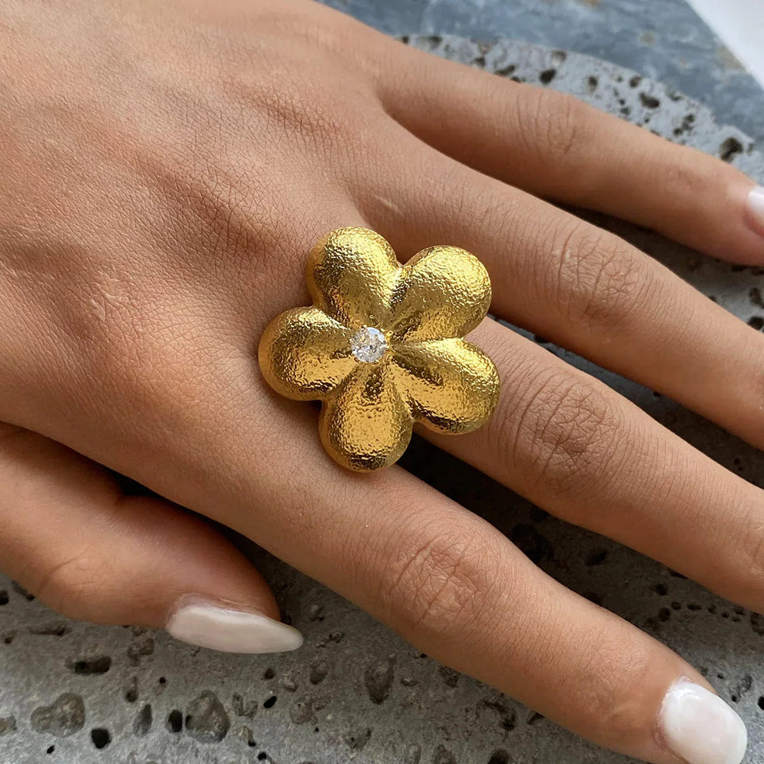 [VA]Flora Gold Ring mit Blütenblatt
