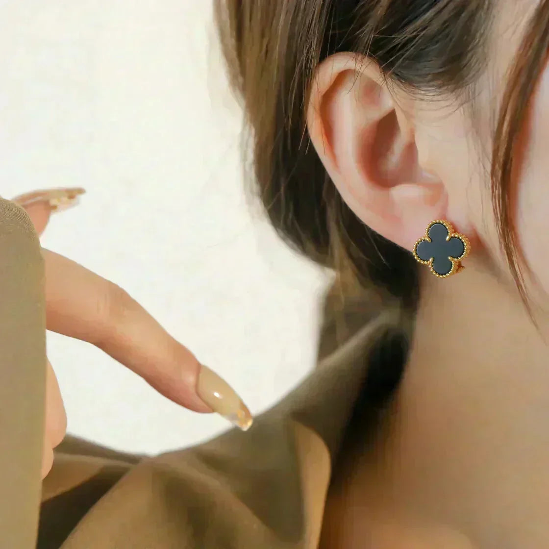 [VA]CLOVER MEDIUM 1 MOTIV ONYX OHRSTECKER