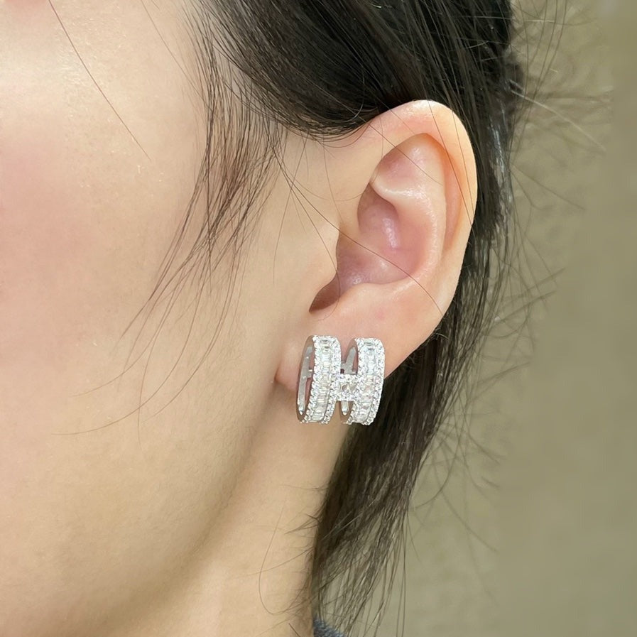 [VA]H STUD EARRINGS WITH SILVER DIAMONDS