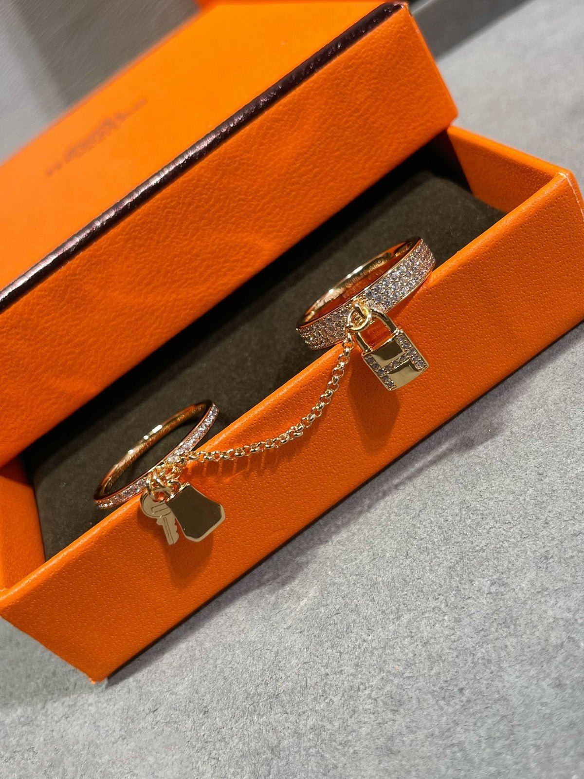 [VA]HM KELLY CLOCHETTE DOPPELRING IN MIT DIAMANTEN