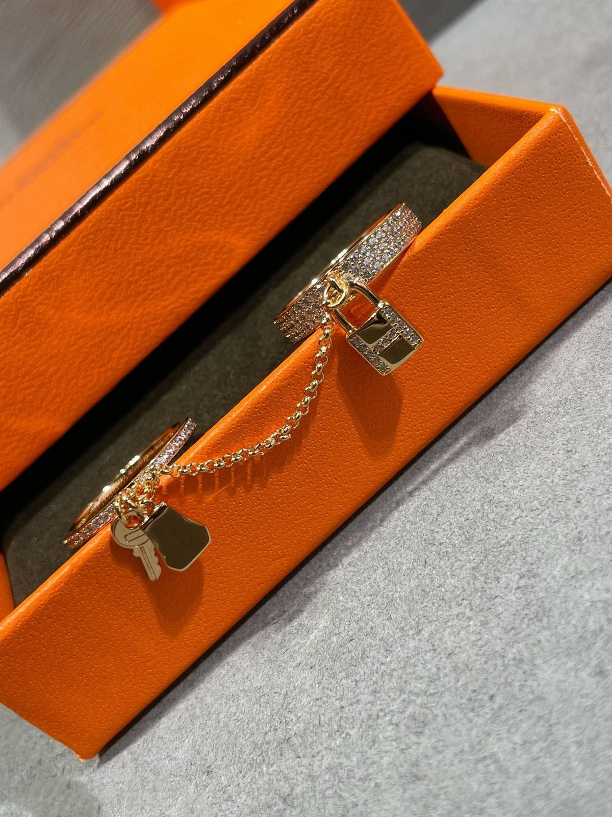 [VA]HM KELLY CLOCHETTE DOPPELRING IN MIT DIAMANTEN