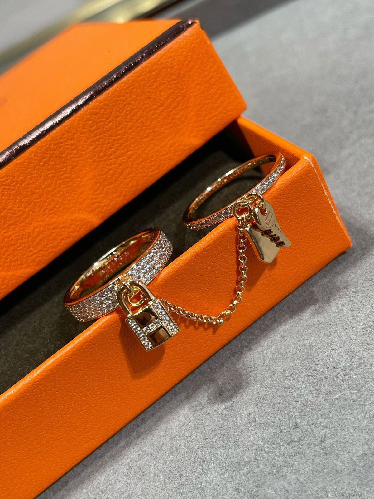 [VA]HM KELLY CLOCHETTE DOPPELRING IN MIT DIAMANTEN