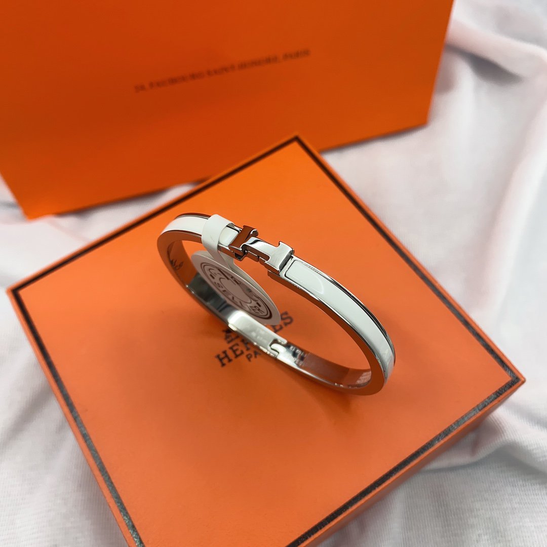 [VA]CLASSIC HM CLIC WHITE 8MM ENAMEL BRACELET