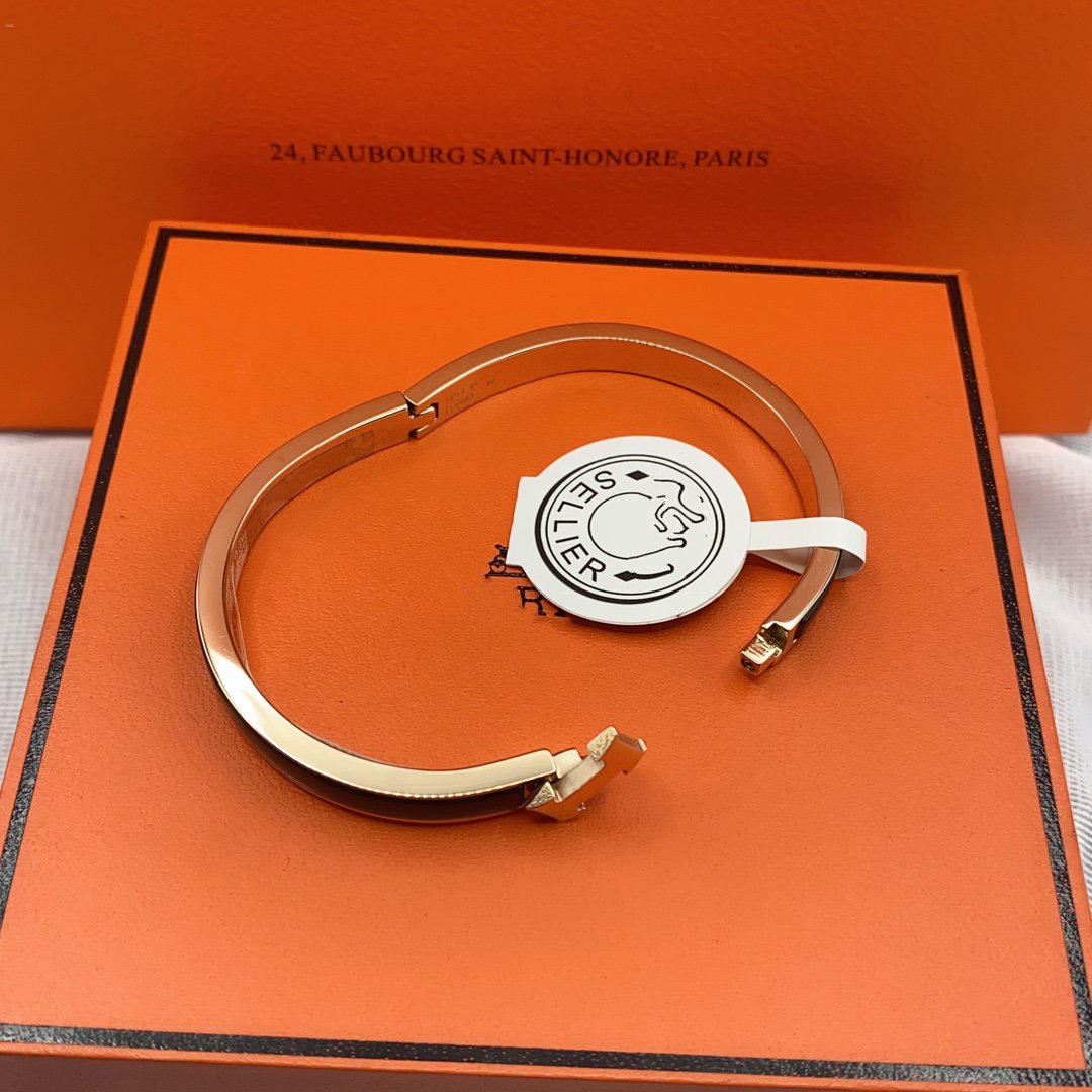 [VA]CLASSIC HM CLIC BLACK 8MM ENAMEL BRACELET