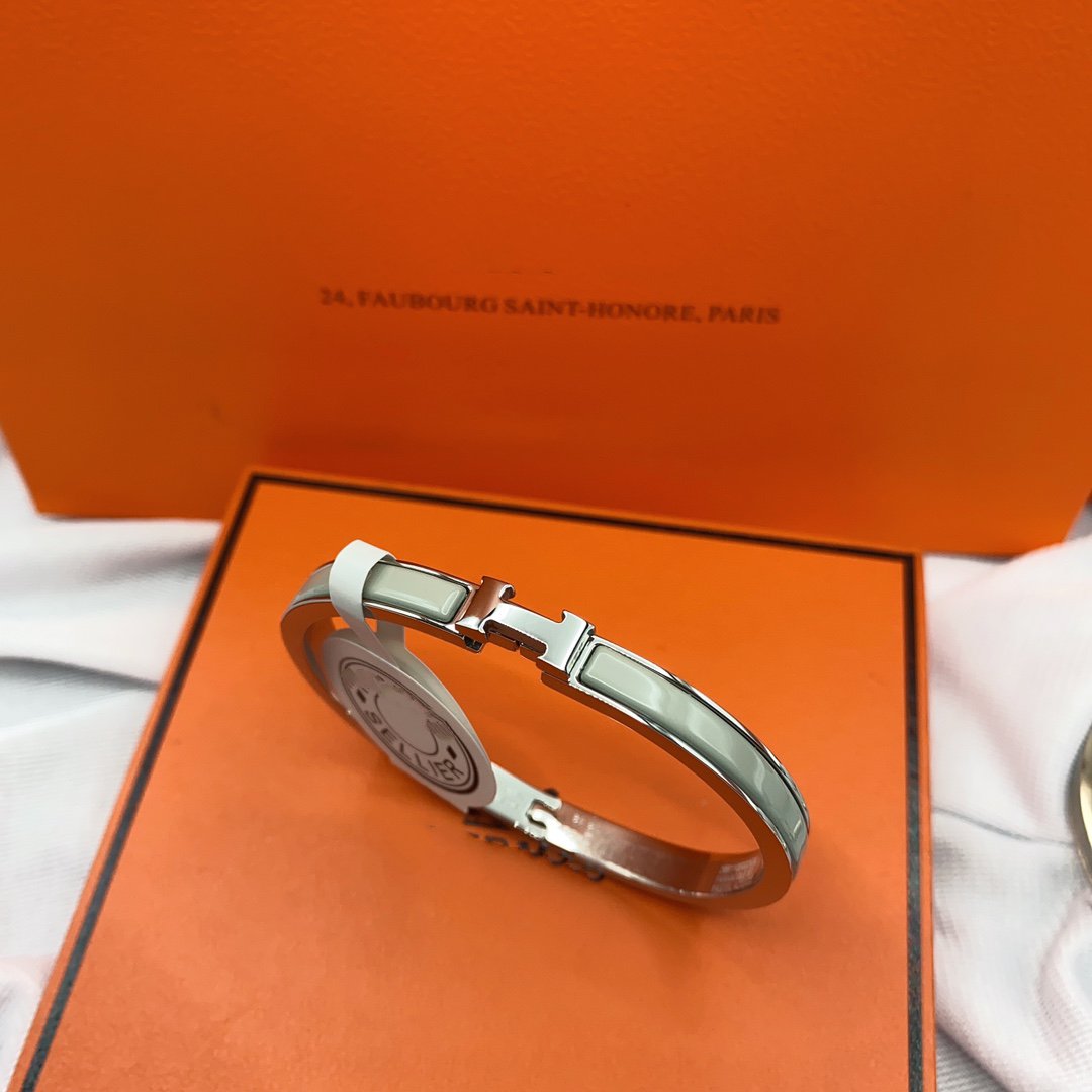 [VA]KLASSISCHES HM CLIC GRÜN 8MM EMAILLE-ARMBAND