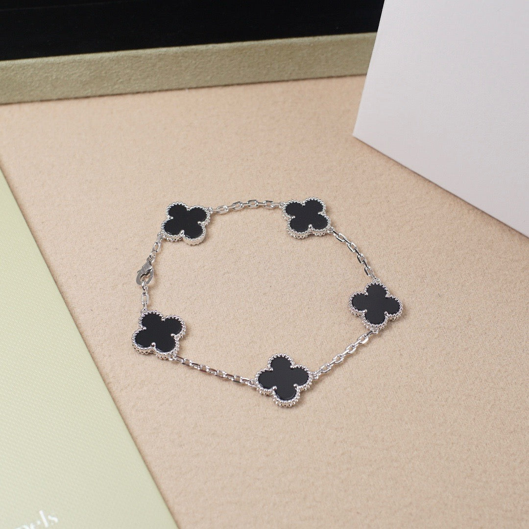 [VA]LUCKY CLOVER 5-MOTIF BRACELET - BLACK OXNY COLLECTION