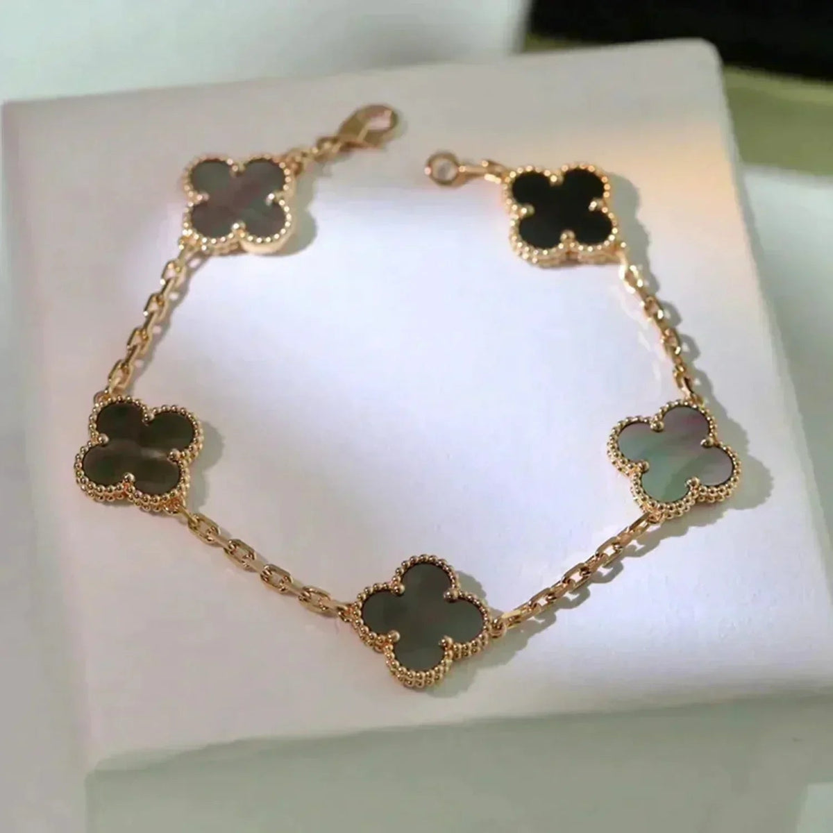 [VA]LUCKY CLOVER 5-MOTIF BRACELET - GREY MOTHER-OF-PEARL COLLECTION