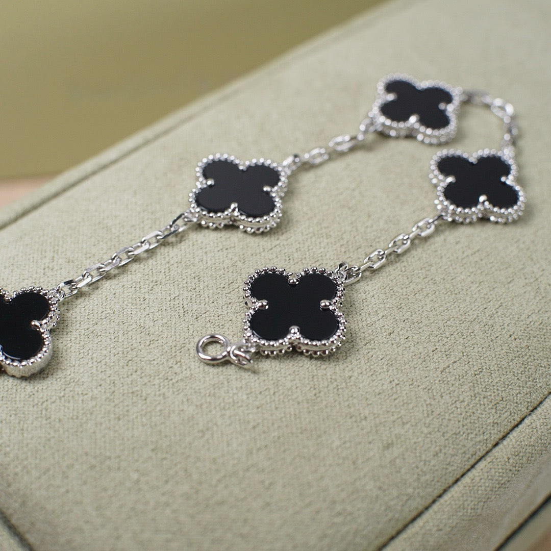 [VA]LUCKY CLOVER 5-MOTIF BRACELET - BLACK OXNY COLLECTION