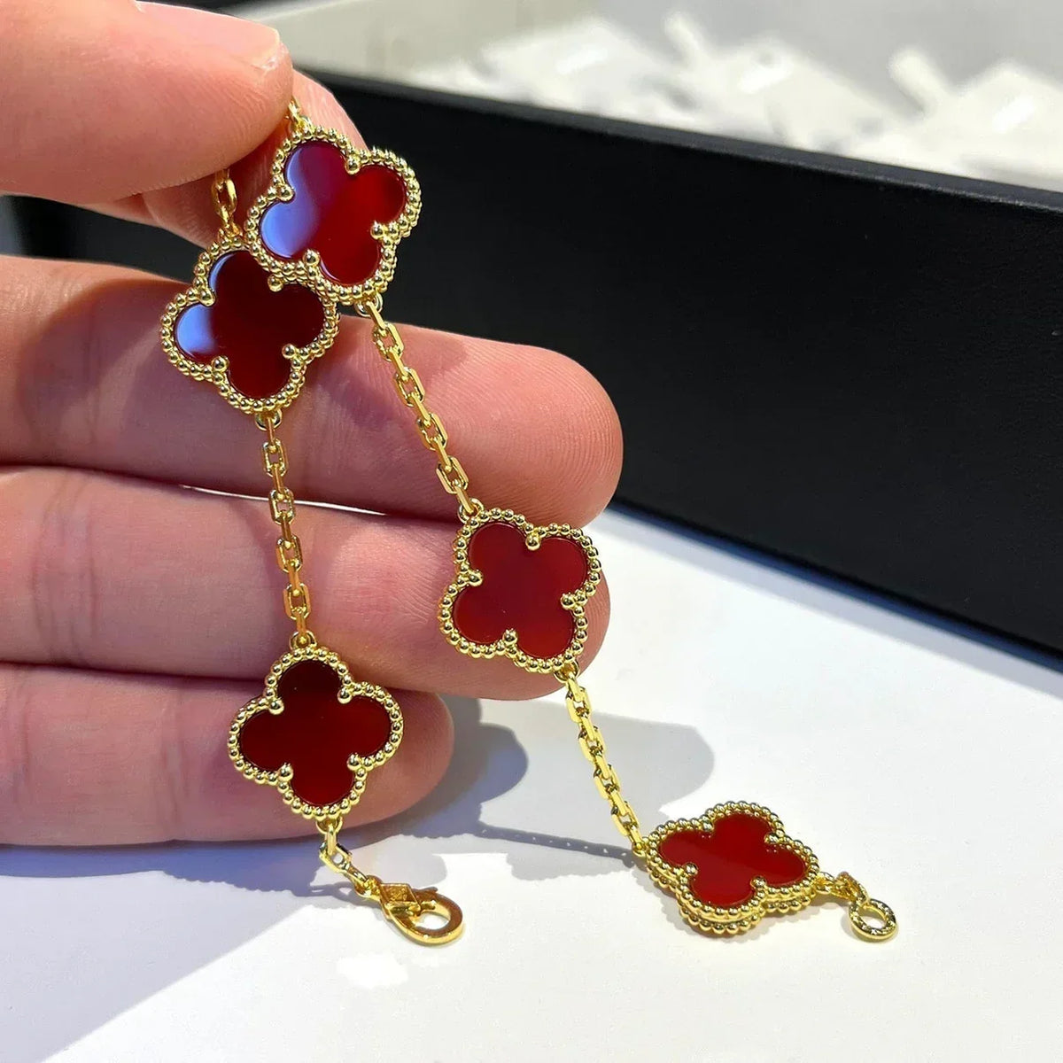 [VA]LUCKY CLOVER 5-MOTIF BRACELET - RED CARNELIAN COLLECTION