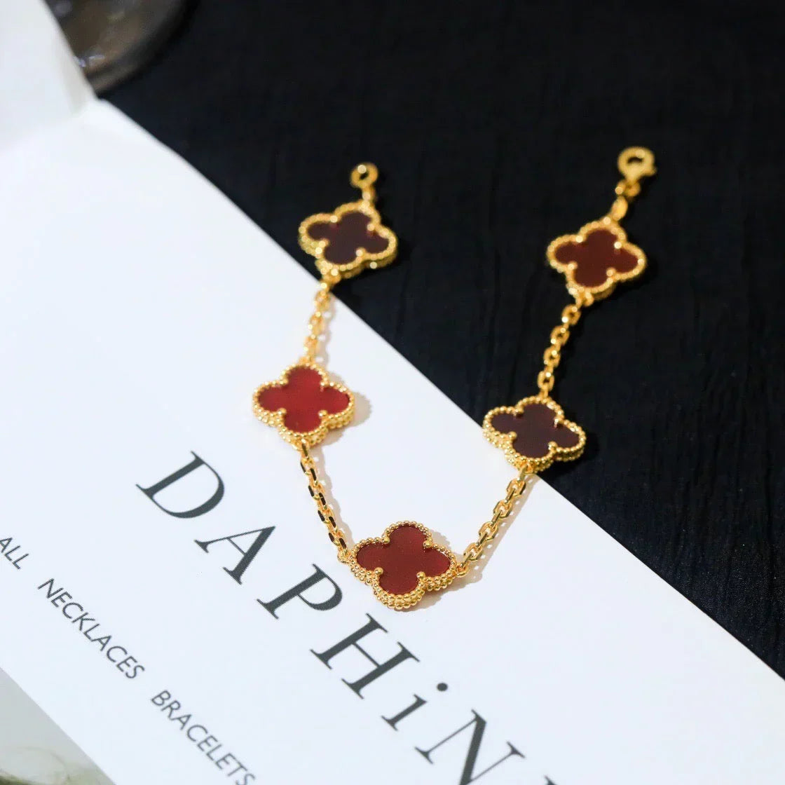 [VA]LUCKY CLOVER 5-MOTIF BRACELET - RED CARNELIAN COLLECTION