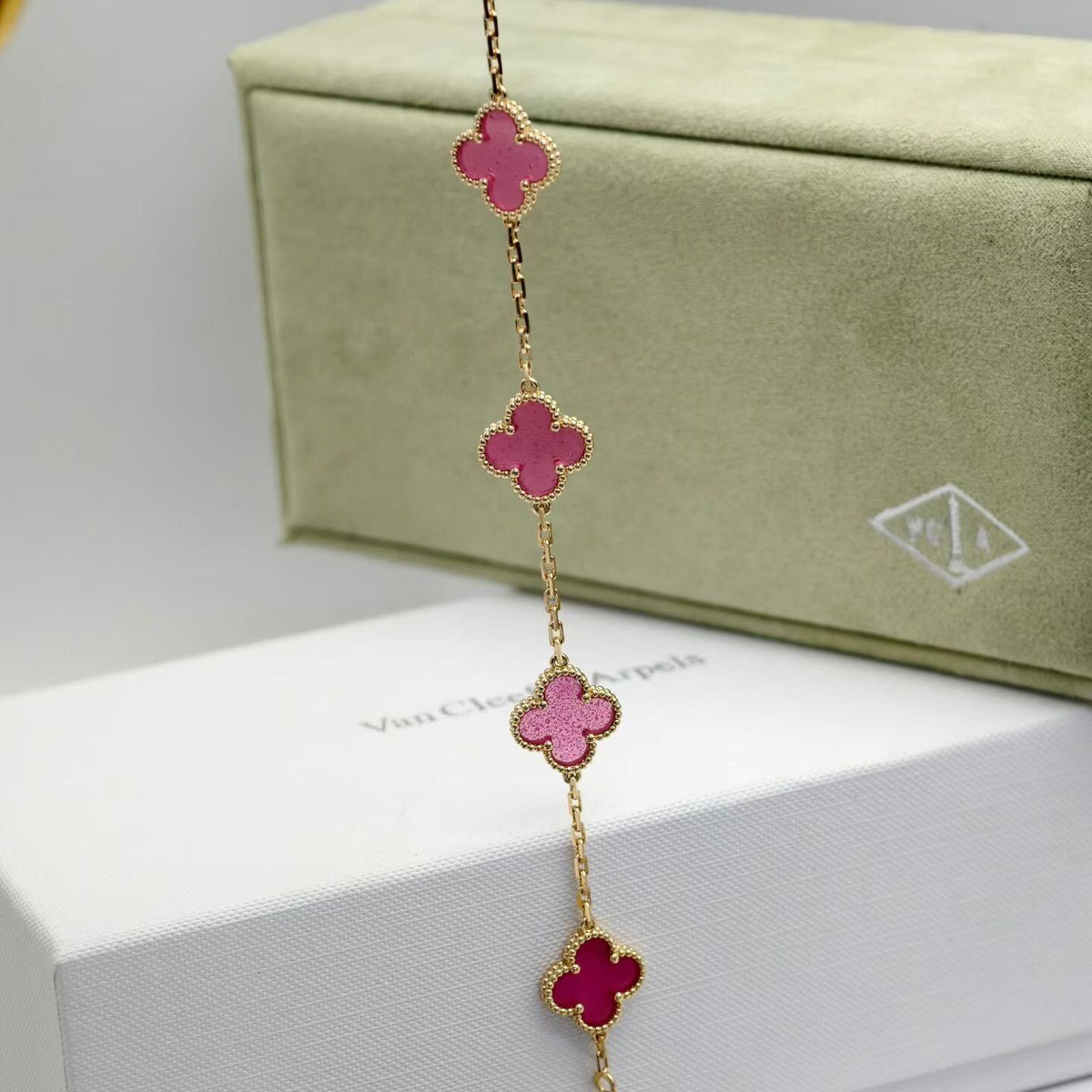 [VA]NEW CLOVER 5 MOTIFS PINK ENAMEL BRACELET