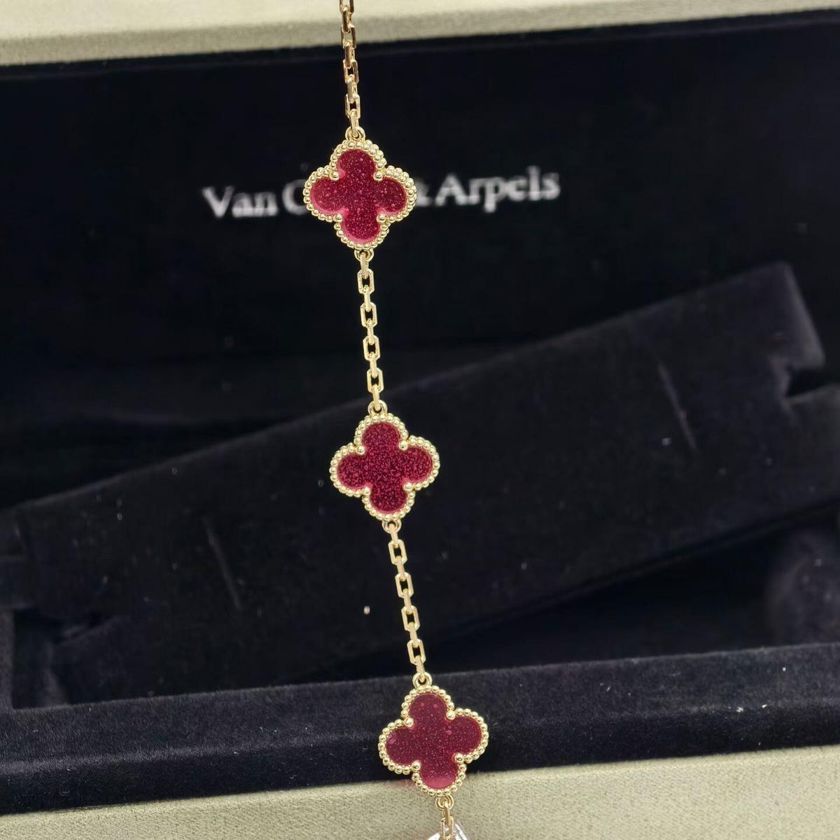 [VA]NEW CLOVER 5 MOTIFS PINK ENAMEL BRACELET