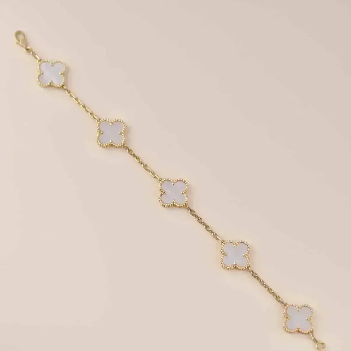 [VA]LUCKY CLOVER 5-MOTIF BRACELET - WHITE MOTHER-OF-PEARL COLLECTION