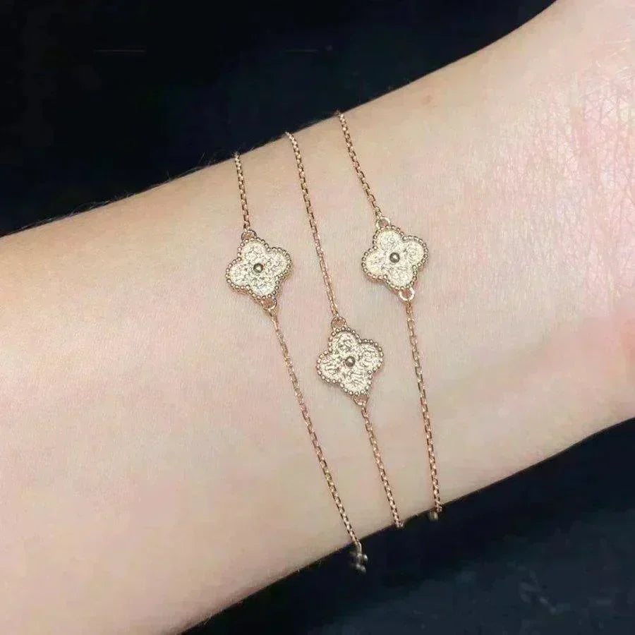 [VA]CLOVER ARMBAND MIT EINZELBLÜTE
