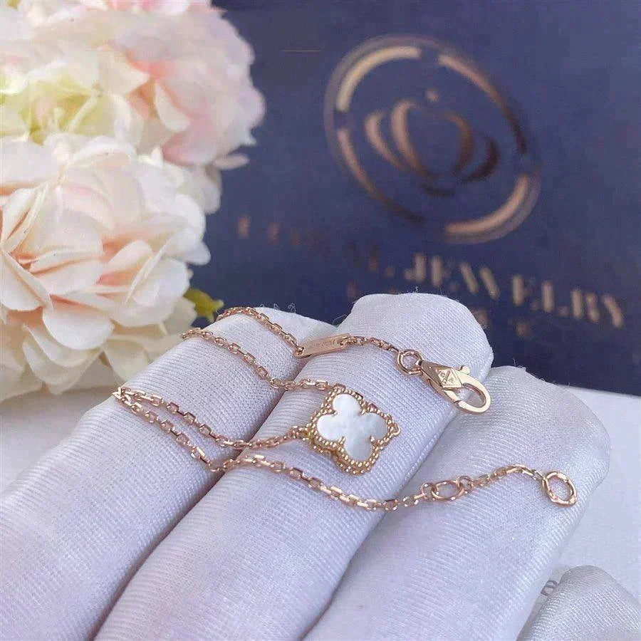 [VA]CLOVER WEISSES PERLMUTT ARMBAND MIT EINER BLÜTE