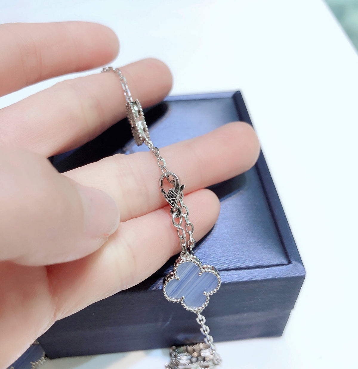 [VA]CLOVER 10 MOTIVE CHALCEDON DIAMANTEN SILBER-HALSKETTE