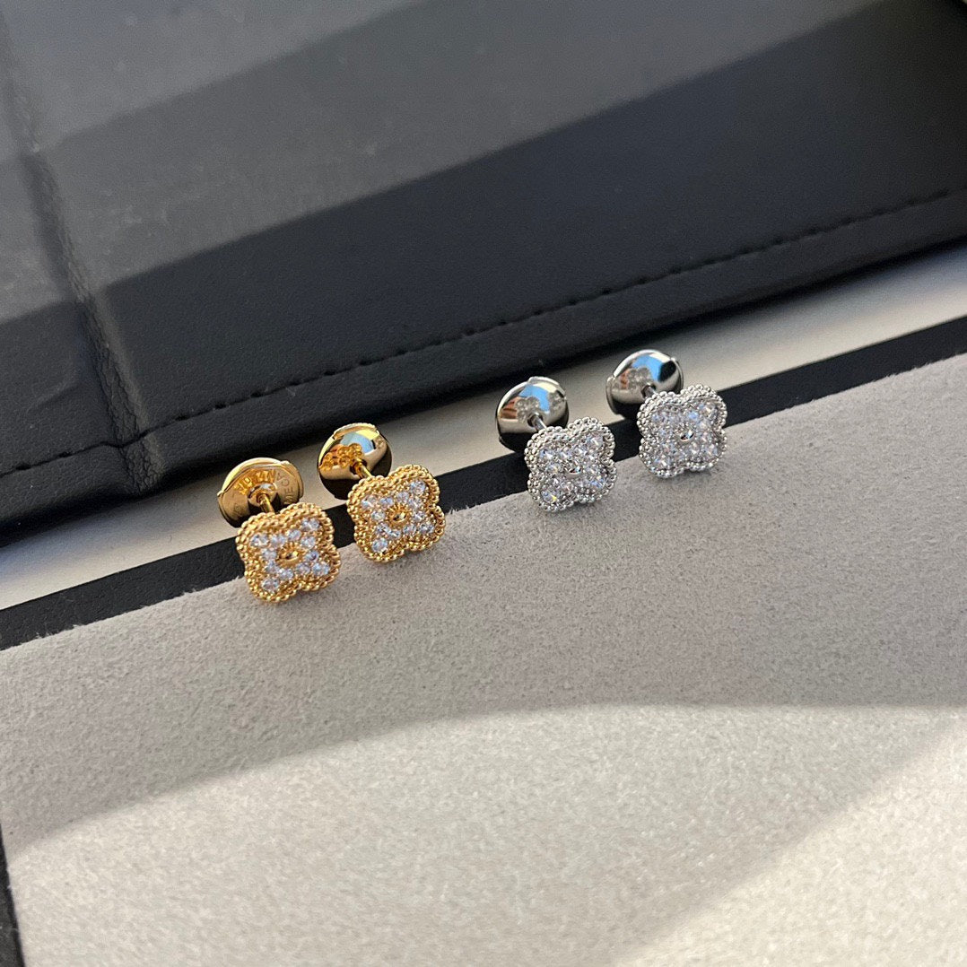 [VA]クローバーミニダイヤモンドスタッドピアス