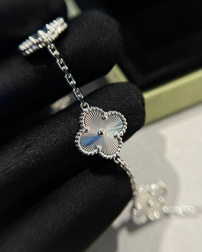 [VA]LUCKY CLOVER 5-MOTIF BRACELET - LASER COLLECTION