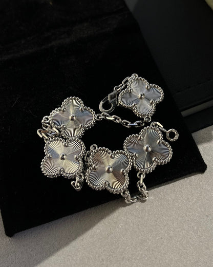 [VA]LUCKY CLOVER 5-MOTIF BRACELET - LASER COLLECTION