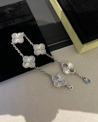 [VA]LUCKY CLOVER 5-MOTIF BRACELET - LASER COLLECTION