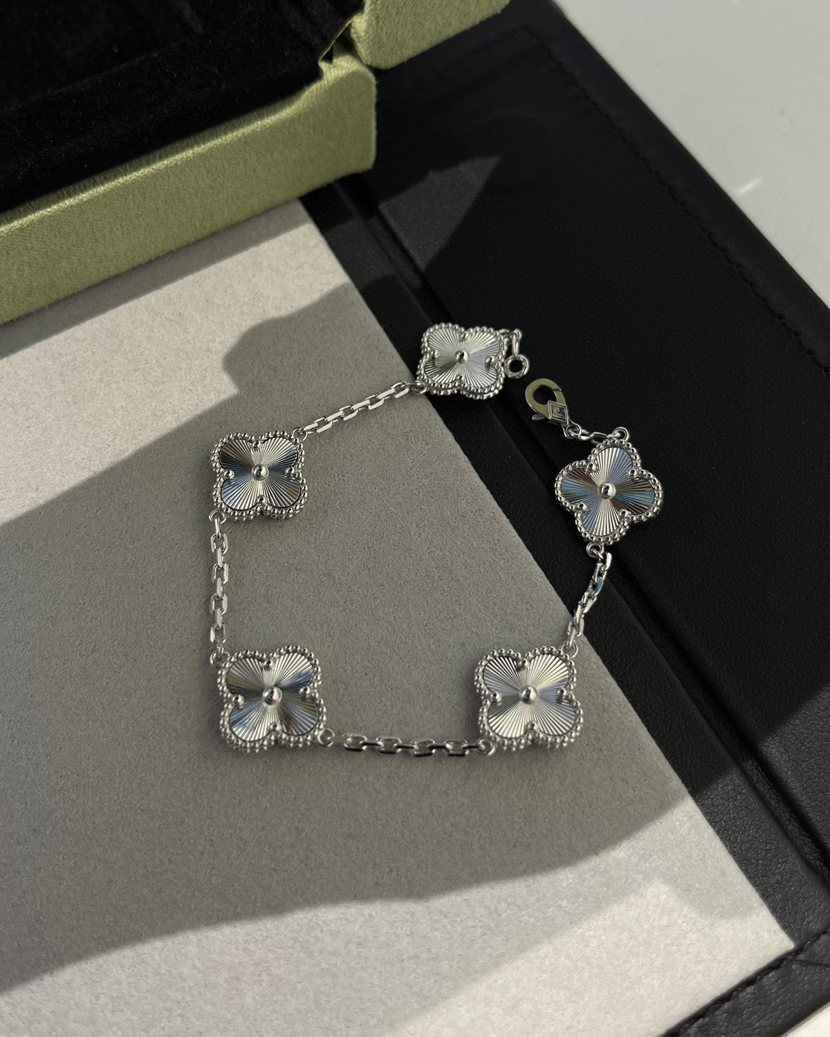 [VA]LUCKY CLOVER 5-MOTIF BRACELET - LASER COLLECTION